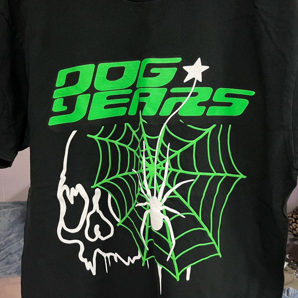 Dog years Black T-Shirt with Green Graphic size Large